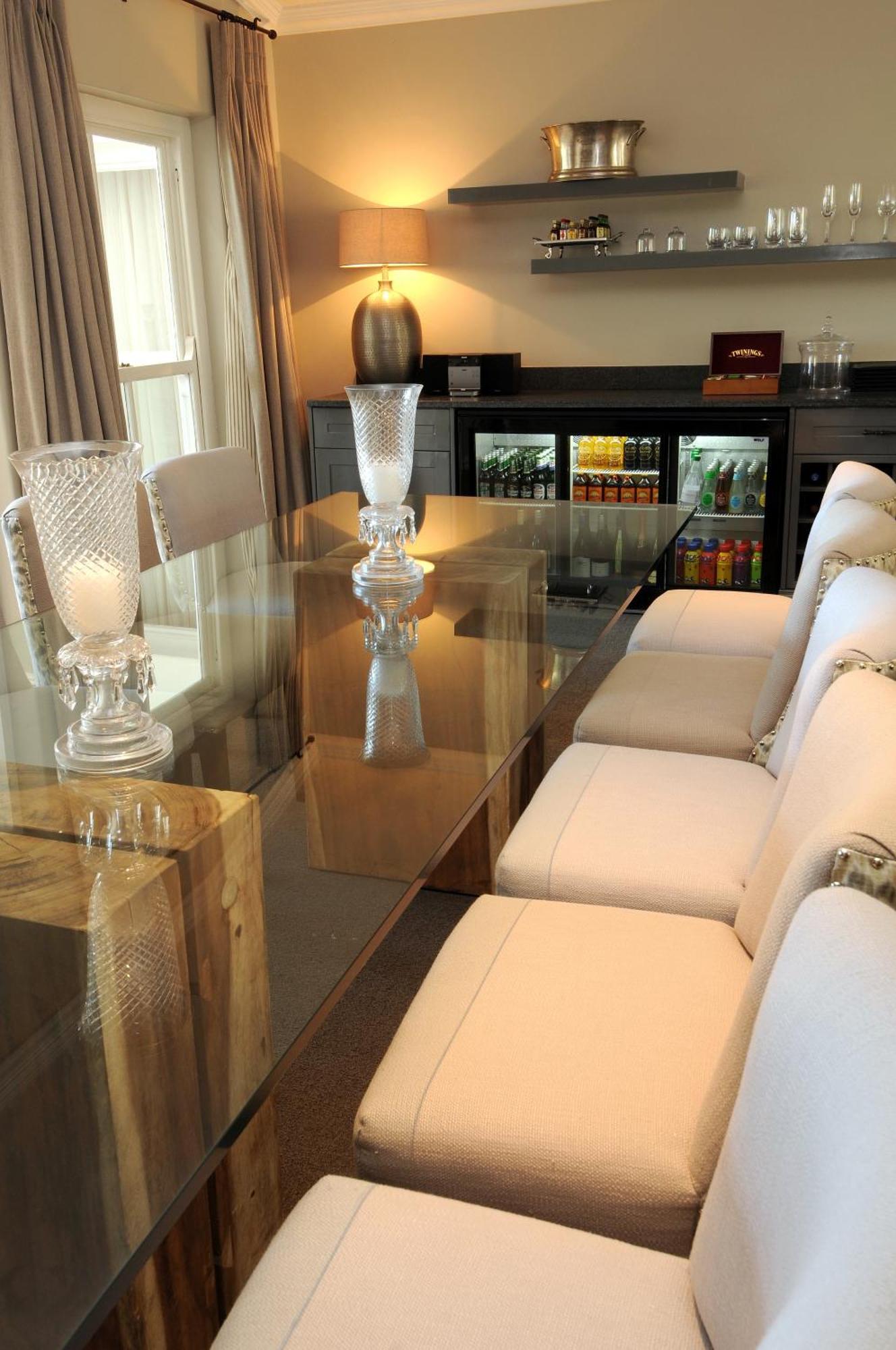 Отель 8A Grahamstown By The Oyster Collection Номер фото