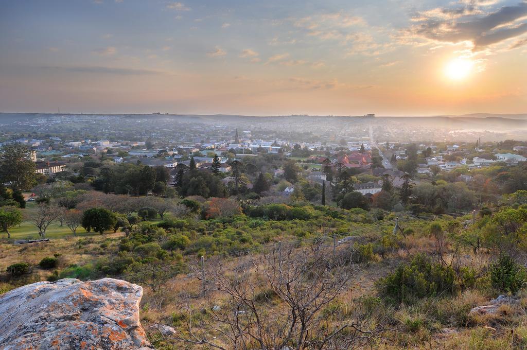 Отель 8A Grahamstown By The Oyster Collection Номер фото