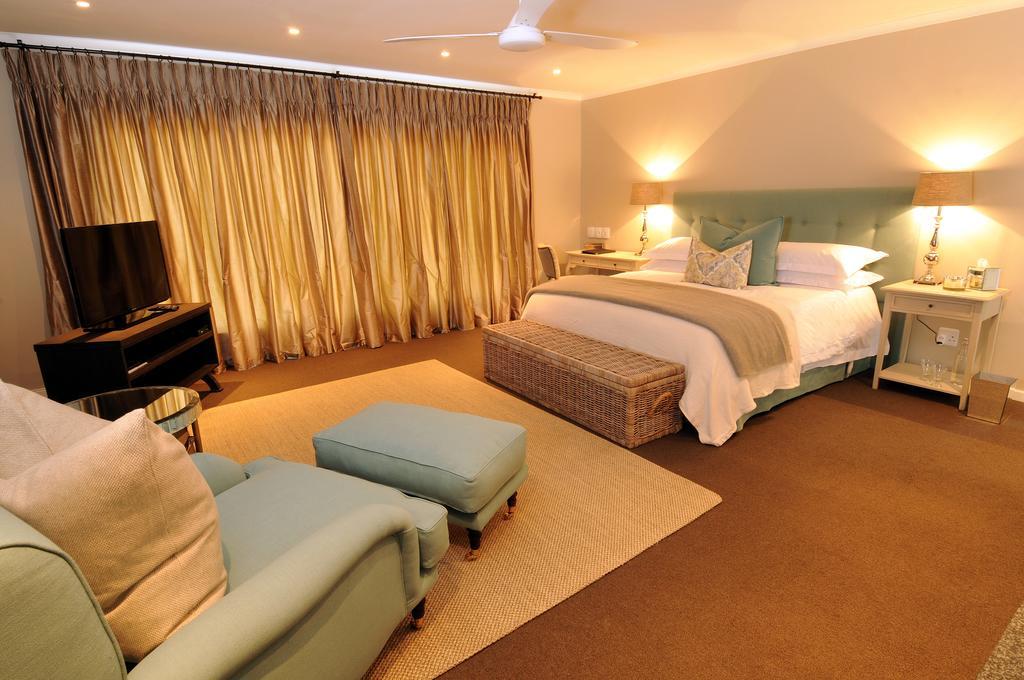 Отель 8A Grahamstown By The Oyster Collection Номер фото