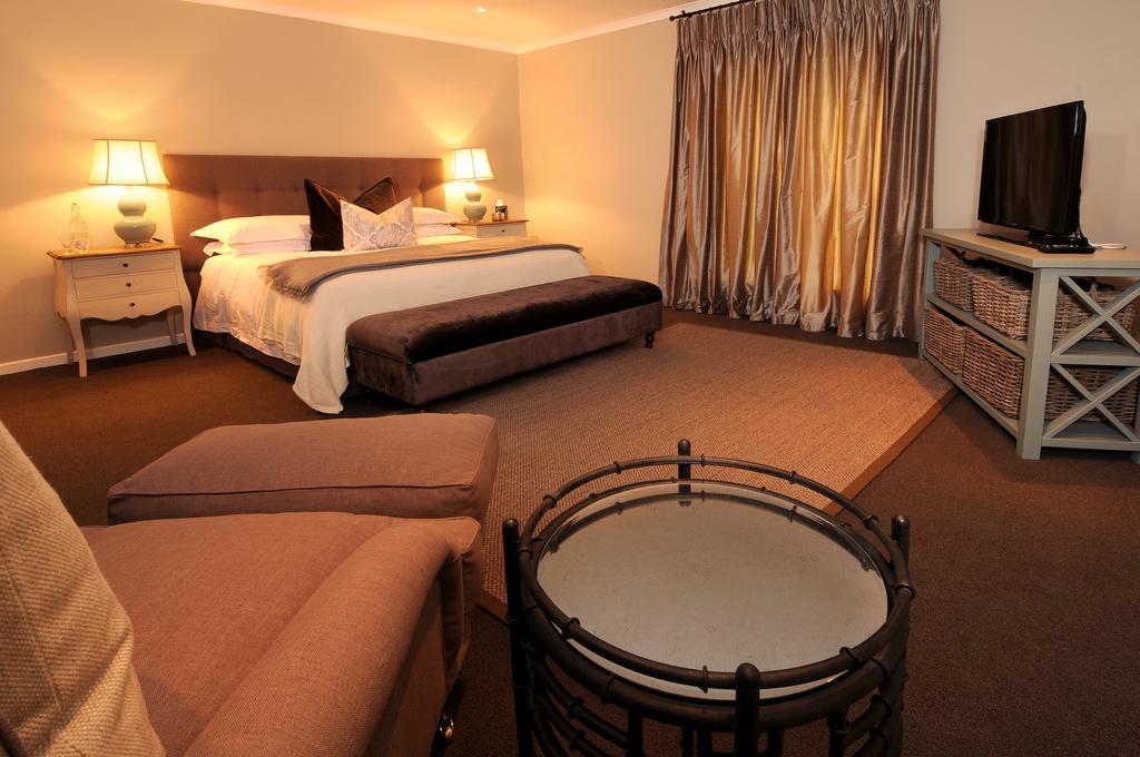 Отель 8A Grahamstown By The Oyster Collection Номер фото