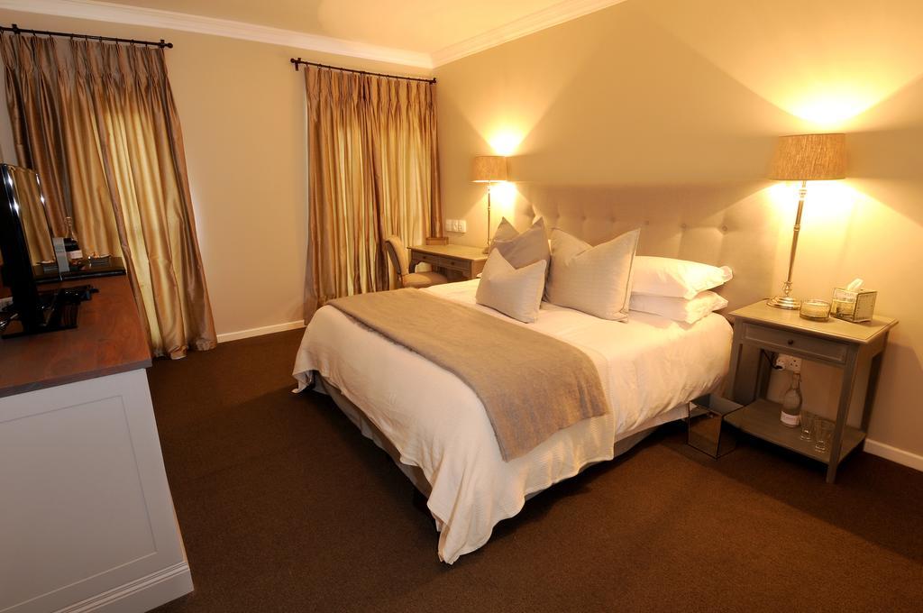 Отель 8A Grahamstown By The Oyster Collection Номер фото