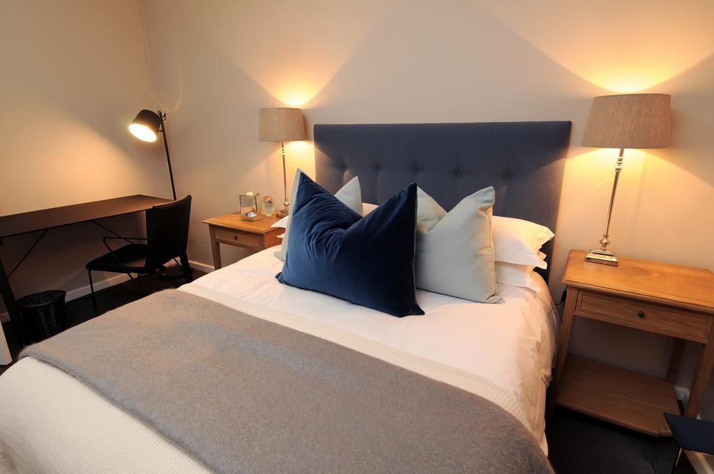 Отель 8A Grahamstown By The Oyster Collection Номер фото