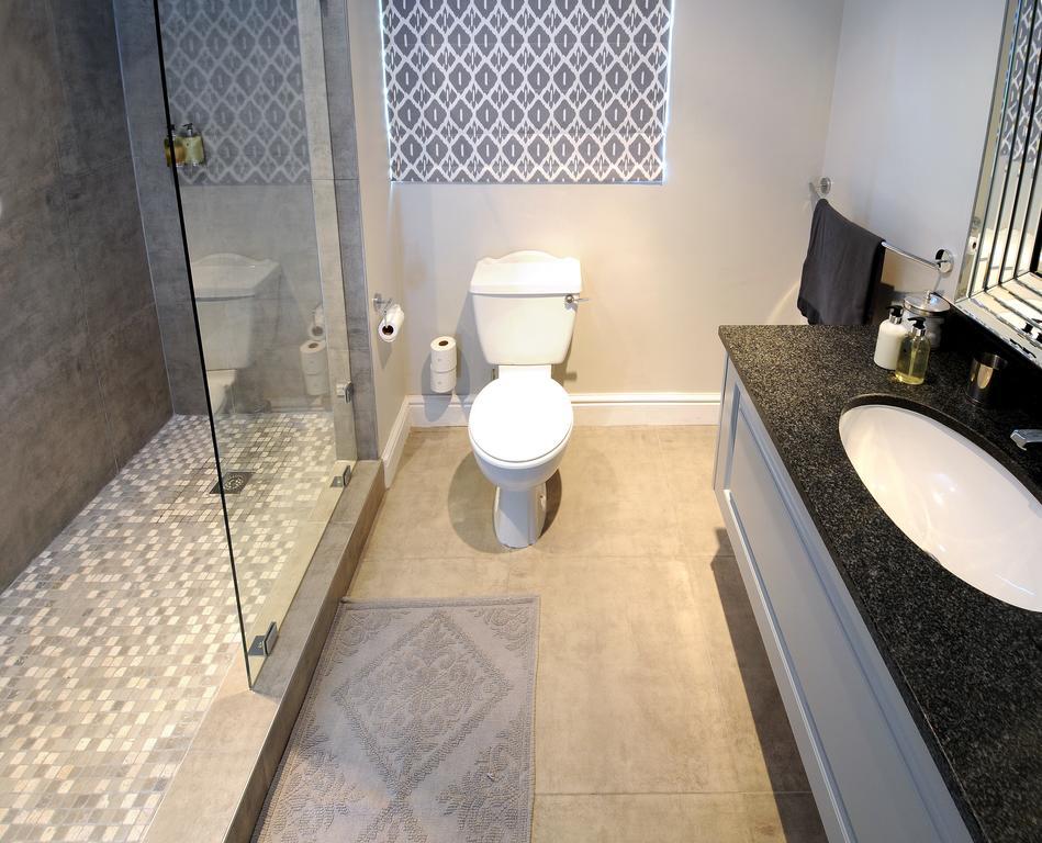 Отель 8A Grahamstown By The Oyster Collection Номер фото