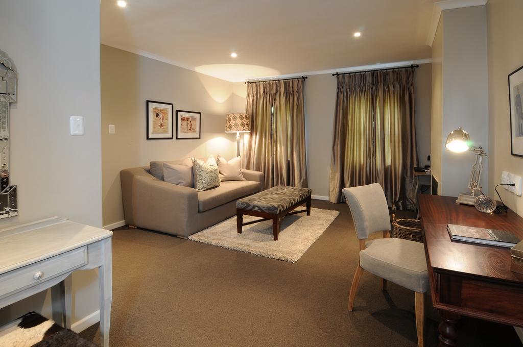 Отель 8A Grahamstown By The Oyster Collection Номер фото